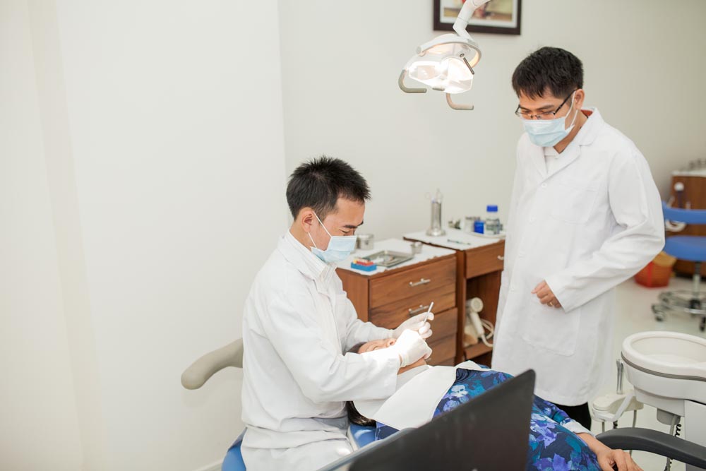 Điều trị các trường hợp lệch lạc răng và hàm mặt như: hô, móm, răng chen chúc, răng lệch,v...v...